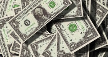 Comprendre la notion de majoration du salaire pour heures complémentaires dollars, currency, money